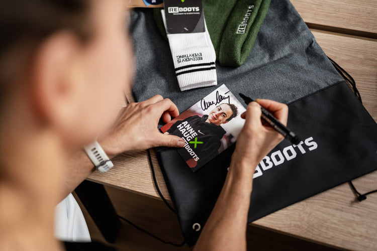 Anne Haug signiert Merch
