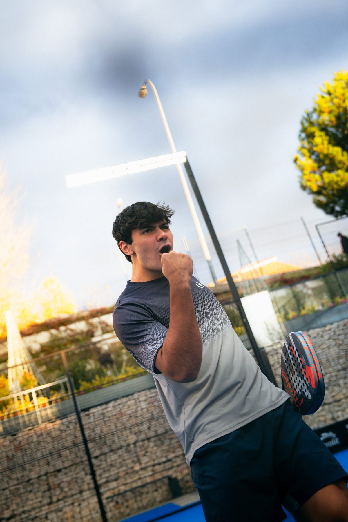 Reboots: Pablo Cardona mit Paddle