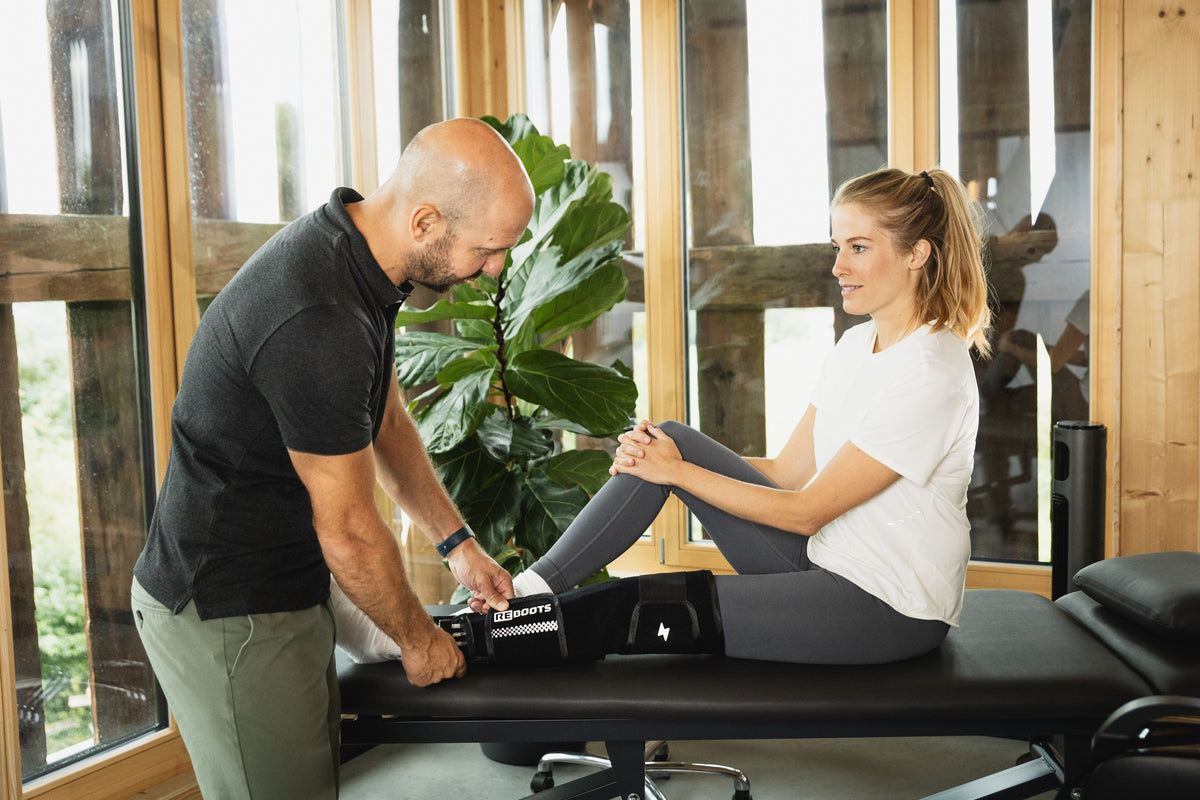 Reboots Cryo One Pro Kniebandage – professionelle Anwendung durch Therapeuten