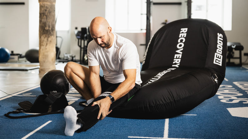 Sportler nutzt das Cryo One Gerät im Sports Innovated Performance Center.