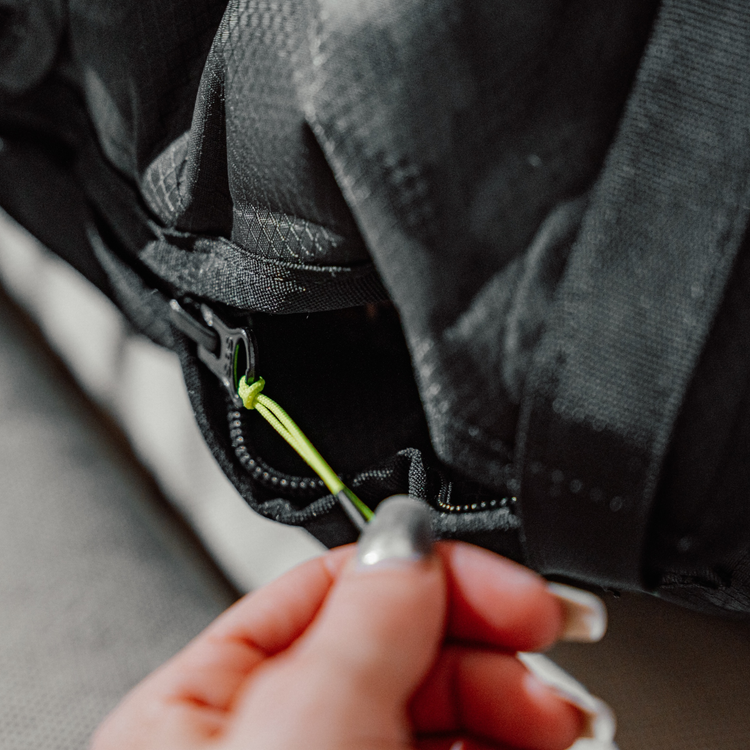 Reißverschluss und Verarbeitung der Reboots Recovery Boots Limited Edition im Leo Look – funktionales Detail.