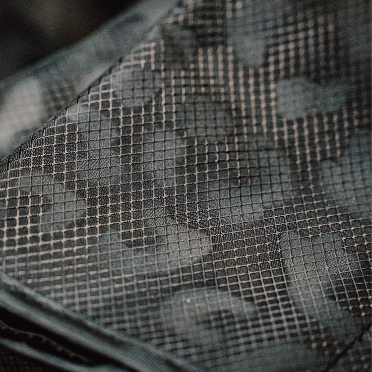 Detailaufnahme des Materials der Reboots Limited Edition im Leo Look – robuste Struktur und hochwertiges Finish.