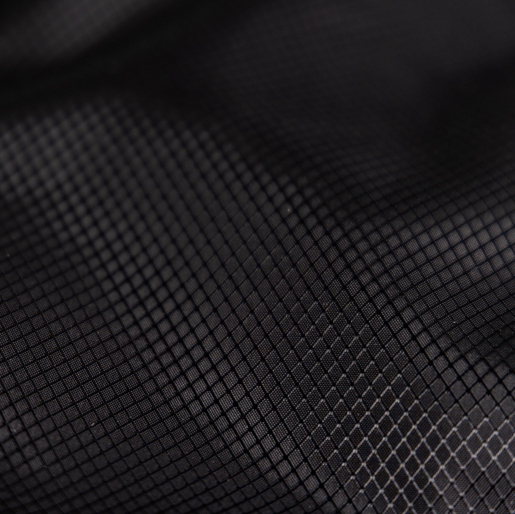 Reboots: Kohleähnliches Material der Pressotherapie-Hosen.