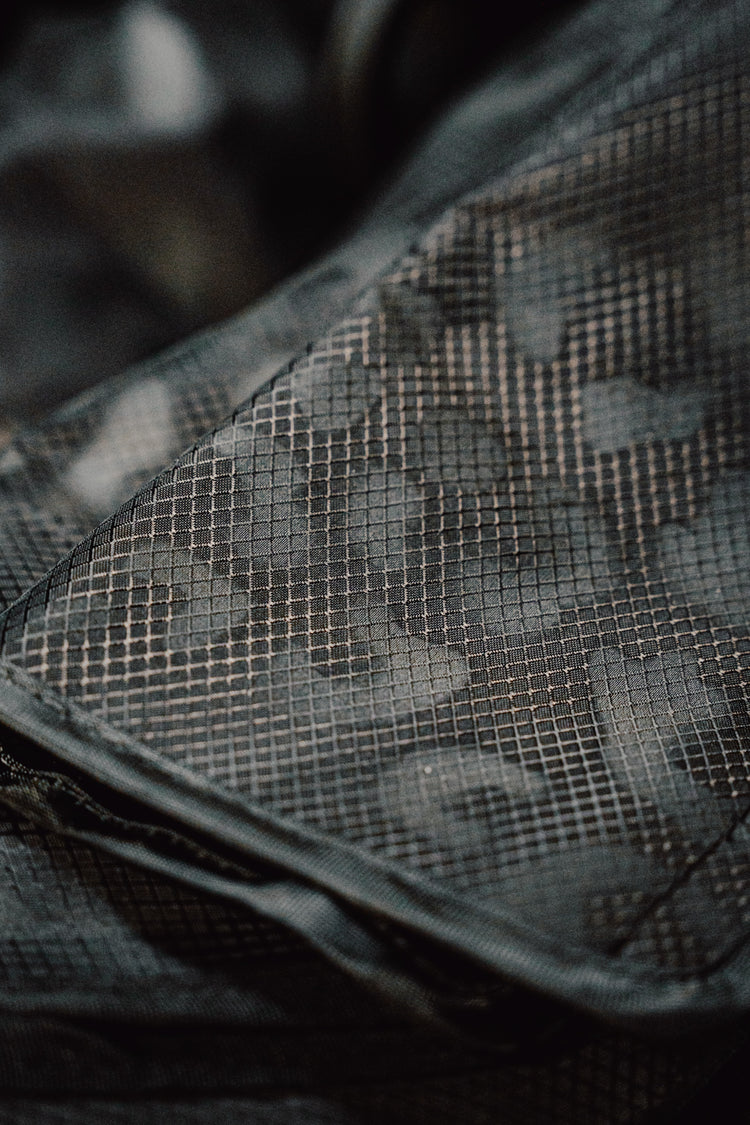 Detailaufnahme des Materials der Reboots Limited Edition im Leo Look – robuste Struktur und hochwertiges Finish.