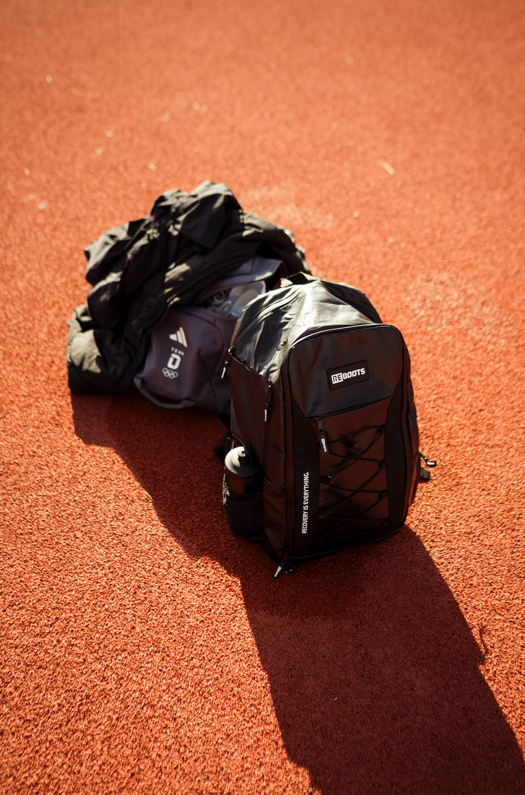 Reboots Rucksack auf der Tartanbahn
