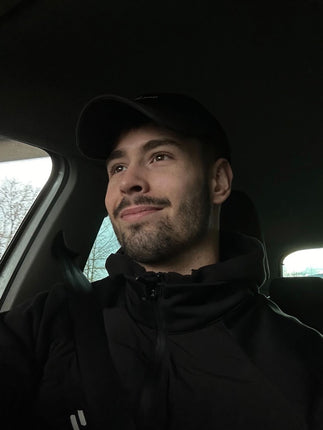 Reboots: Moodbild Sportler im Auto
