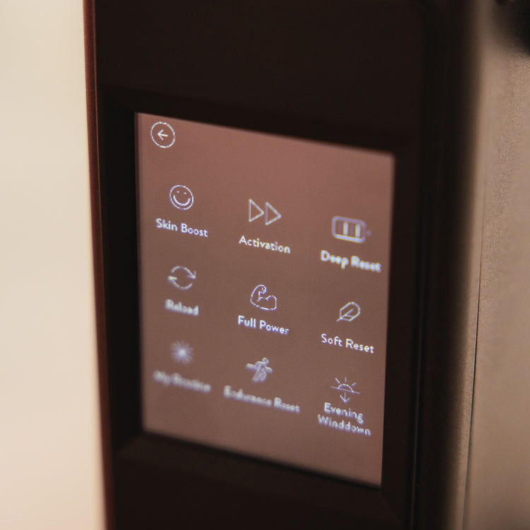 Touchscreen-Menü des Reboots Relight Pro mit Programmauswahl wie Skin Boost und Full Power
