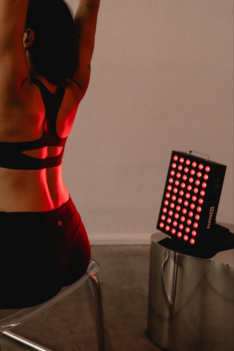 Reboots Relight Mini beleuchtet Dehnübung im Sitzen von hinten