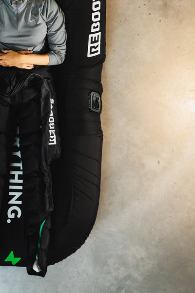 Naher Blick auf den Reboots Recovery Seat mit integrierter Pocket für die Steuerung der Recovery Boots.