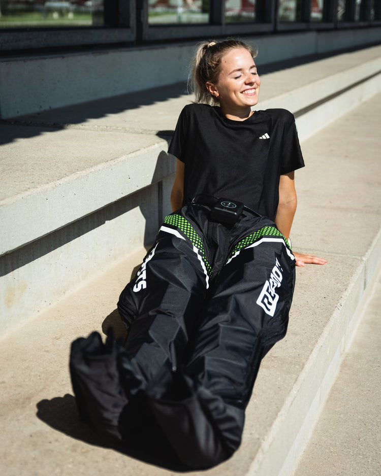 Frau nutzt Regenerationsboots von Reboots. 